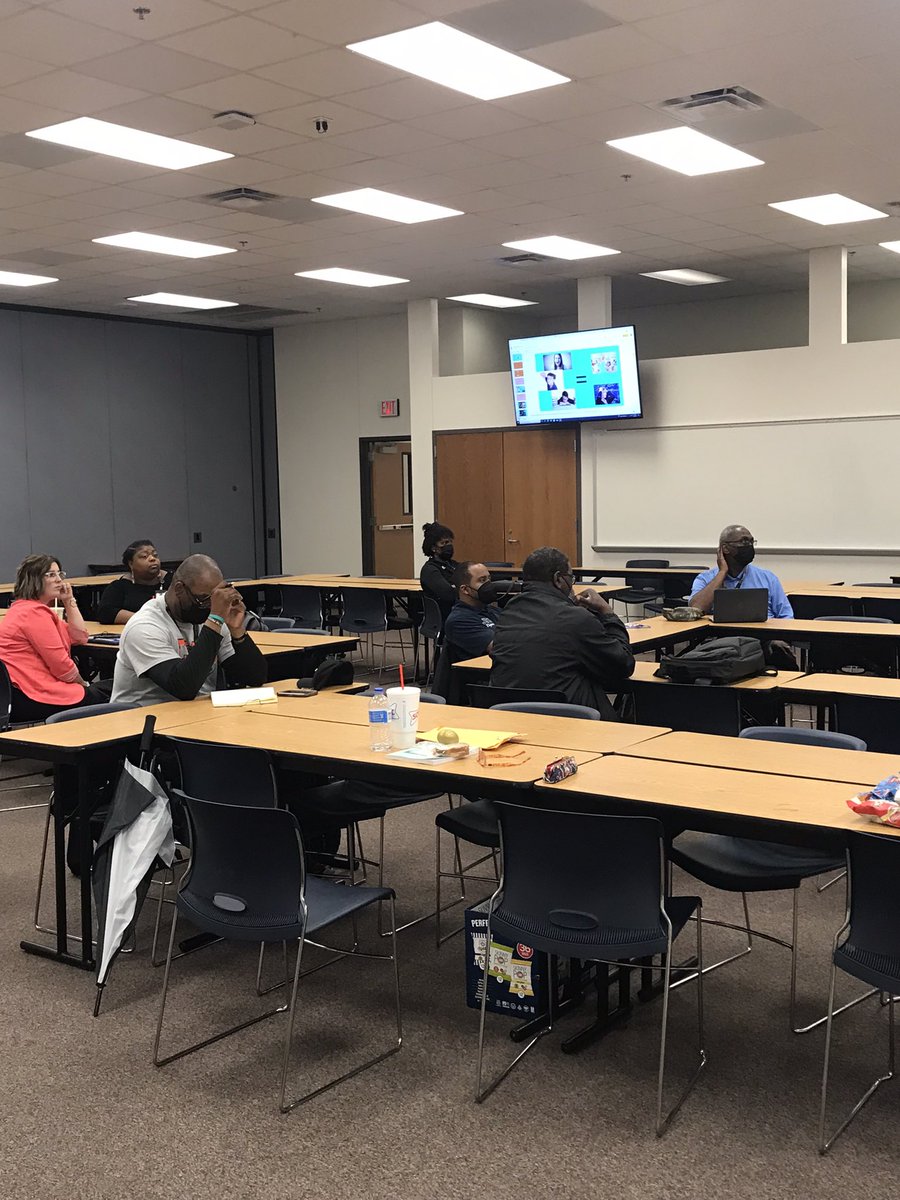 JulieMoncrief10's tweet photo. 2nd Session of De-escalation Administrstor training! Elementary and secondary represented! #GISDPBIS #thegisdeffect @Magarci2Mary @dawnjesmer2 @babshemphill @CindyRo98620467 https://t.co/rTa13n3ssd