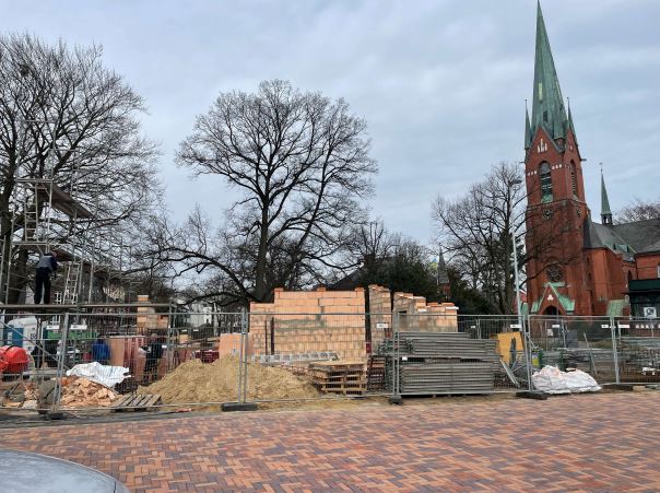 sprinkenhof's tweet photo. Die Bauarbeiten am #Markthaus #Blankenese schreiten weiter voran! 🏗️Das neue Markthaus soll mit seiner modernen Architektur inmitten von Blankenese ein Anziehungspunkt und Begegnungsraum für alle Personen im Stadtteil werden. #wirbewegenimmobilien #sprinkenhof @BA_Altona @FHH_FB https://t.co/EVstpygjHu