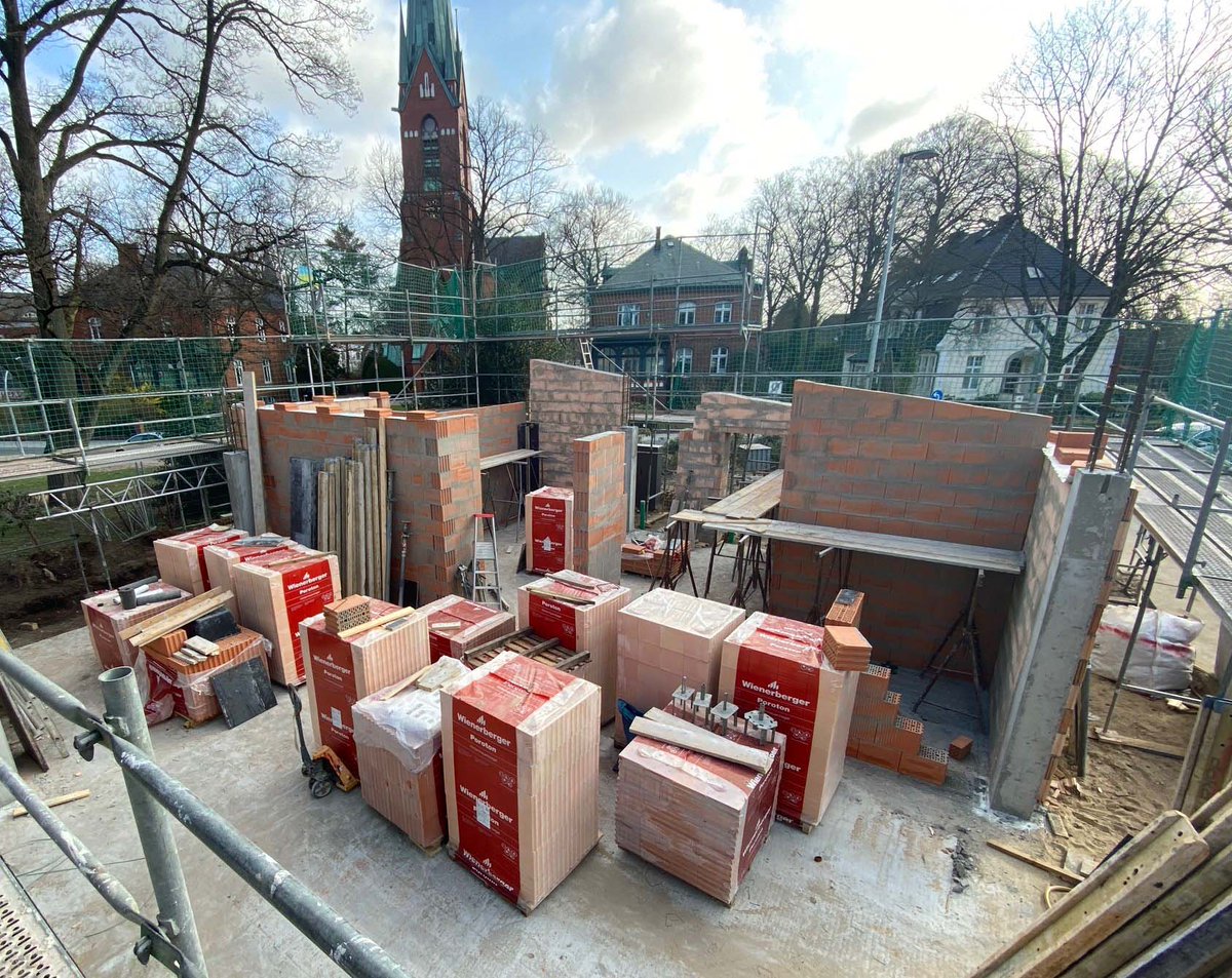 sprinkenhof's tweet photo. Die Bauarbeiten am #Markthaus #Blankenese schreiten weiter voran! 🏗️Das neue Markthaus soll mit seiner modernen Architektur inmitten von Blankenese ein Anziehungspunkt und Begegnungsraum für alle Personen im Stadtteil werden. #wirbewegenimmobilien #sprinkenhof @BA_Altona @FHH_FB https://t.co/EVstpygjHu