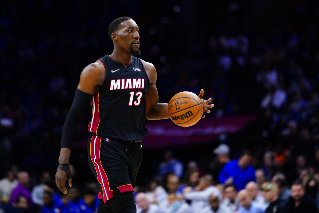 JPWVOH's tweet photo. 🚨$100 GIVEAWAY🚨

Someone will receive $100🤯💰courtesy @OddsJam if one of my picks hit!

Click the link below to read who I'm betting on in the @espn Heat/Celtics game! #FirstBasketKing

Rules:
➡️Follow @OddsJam &amp; @JPWVOH

YOU MUST RT &amp; LIKE THIS TWEET!

https://t.co/C0G02ELpF8 https://t.co/50ZByZaEzY