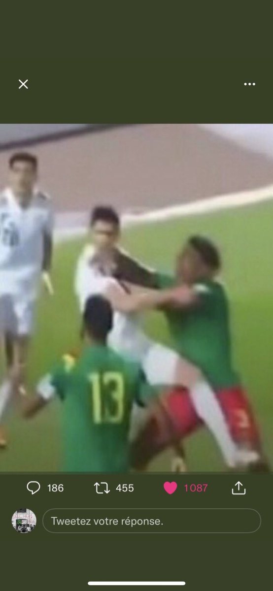 lyaa0611's tweet photo. La pire faute commise mais@m’arbitre d’où il sort !!!!!! #Replay_Algeria_Cameroon https://t.co/guxyE48feN