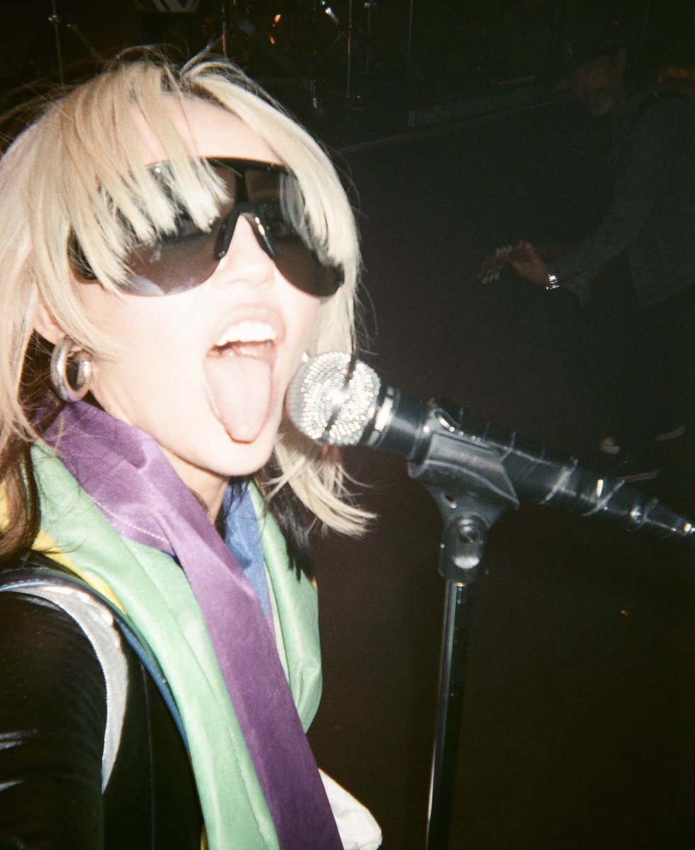 MileyCyrus's tweet photo. https://t.co/7hCew665hK