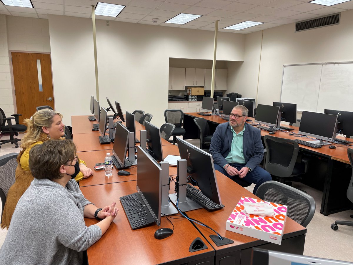 peopleincofva's tweet photo. Bryan Phipps, People Inc.'s new President and CEO, has been meeting with groups of staff this spring to learn how to improve the agency from the inside out. He met with staff based in Wytheville earlier this month.
#PeopleAreWhatMakeUs https://t.co/l88fKT3ITE