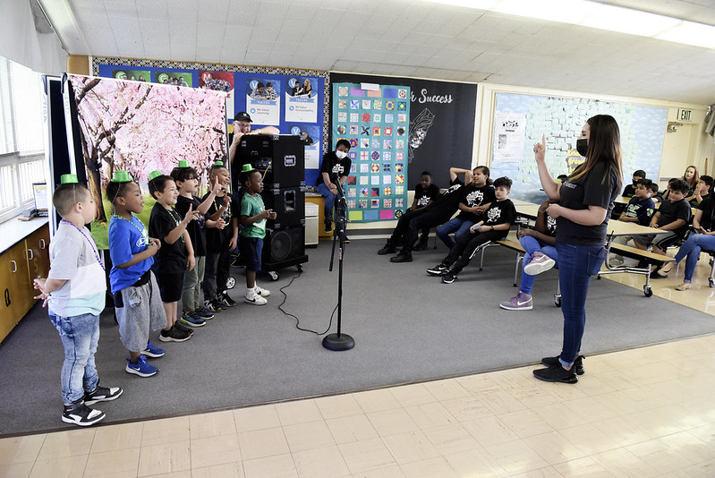 fresnounified's tweet photo. Check out Phoenix Elementary and their Peach Blossom Festival where students recited works from authors like Maya Angelou, Amanda Gorman, Nikki Giovanni, and Mary Ann Hoberman. Way to go Phoenix! Looks like it was tons of fun! 👏👏#AchievingOurGreatestPontentialFUSD #FUSDFamily https://t.co/8ey8kqYrXv
