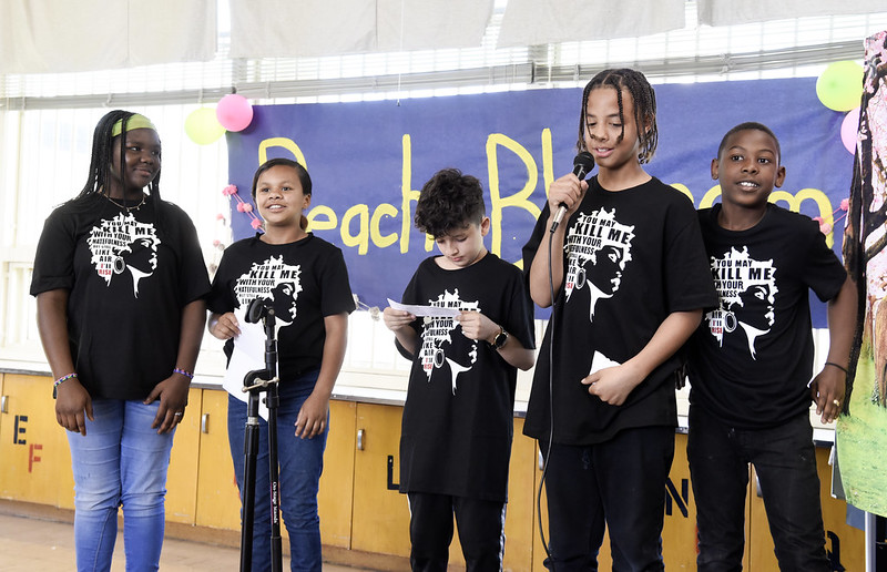 fresnounified's tweet photo. Check out Phoenix Elementary and their Peach Blossom Festival where students recited works from authors like Maya Angelou, Amanda Gorman, Nikki Giovanni, and Mary Ann Hoberman. Way to go Phoenix! Looks like it was tons of fun! 👏👏#AchievingOurGreatestPontentialFUSD #FUSDFamily https://t.co/8ey8kqYrXv