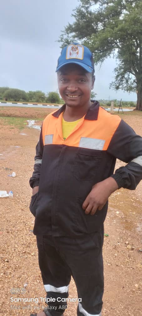 MakomboreroH's tweet photo. Fidelis Muranzvu a @CCCZimbabwe member was abducted today at Chivi growth point.
He was abducted for wearing a #Yellow #CCC T.Shirt.
The abduction happened at around 1645hrs by 5 CIO operatives who operate in Chivi. Among the CIOs are Mangezi & Kunze.
#NoToAbductions
#FreeFidelis https://t.co/WwVsOhHhRn
