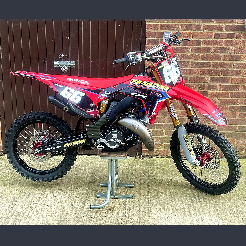 txrace's tweet photo. John Eaton @johneaton66 (UK) - TX RACE™ Restyle Kit® Gen2 🔥🔥 for Honda CR125/250 2002-2007 🏁🏆 #gen2 #txrace #txracekit #restyle #restyling #conversion #honda #hondanation #cr #cr125 #cr250 #twostroketuesday #mx #motocross Order now at https://t.co/wICnLsUDmM https://t.co/i8Z3n8EZlC