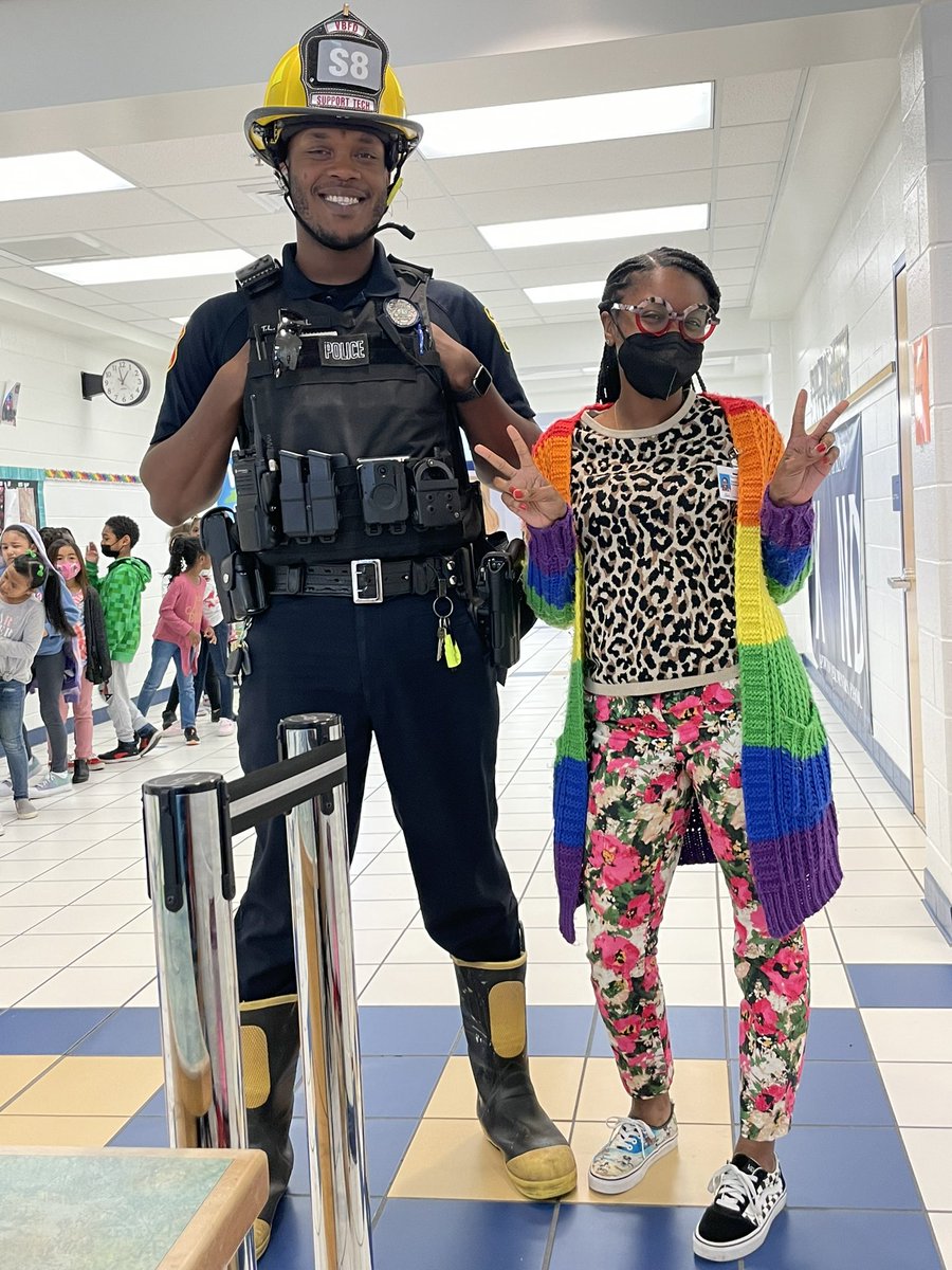 Officer McNeil definitely wins for the most creative mismatched outfit today 🚓🚒