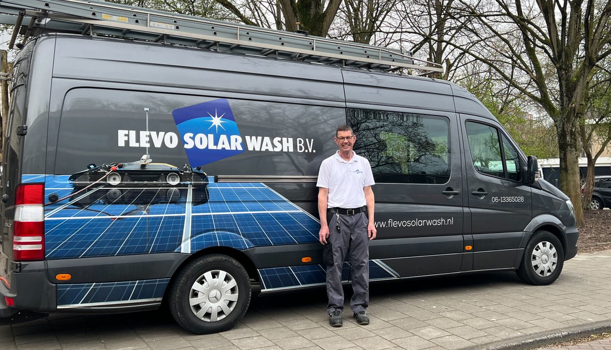 Cygnus_nl's tweet photo. Succesverhaal - Flevo Solar Wash BV. “Je bedrijf kan echt sterker worden door er een financieel expert bij te betrekken”. Zelfstandig ondernemer Tom Pappot had jarenlang een glazenwasserij. Omdat hij kansen zag in de reiniging van zonnepanelen, richtte hij eind 2017 Flevo Solar W https://t.co/lAzEgtPEHY