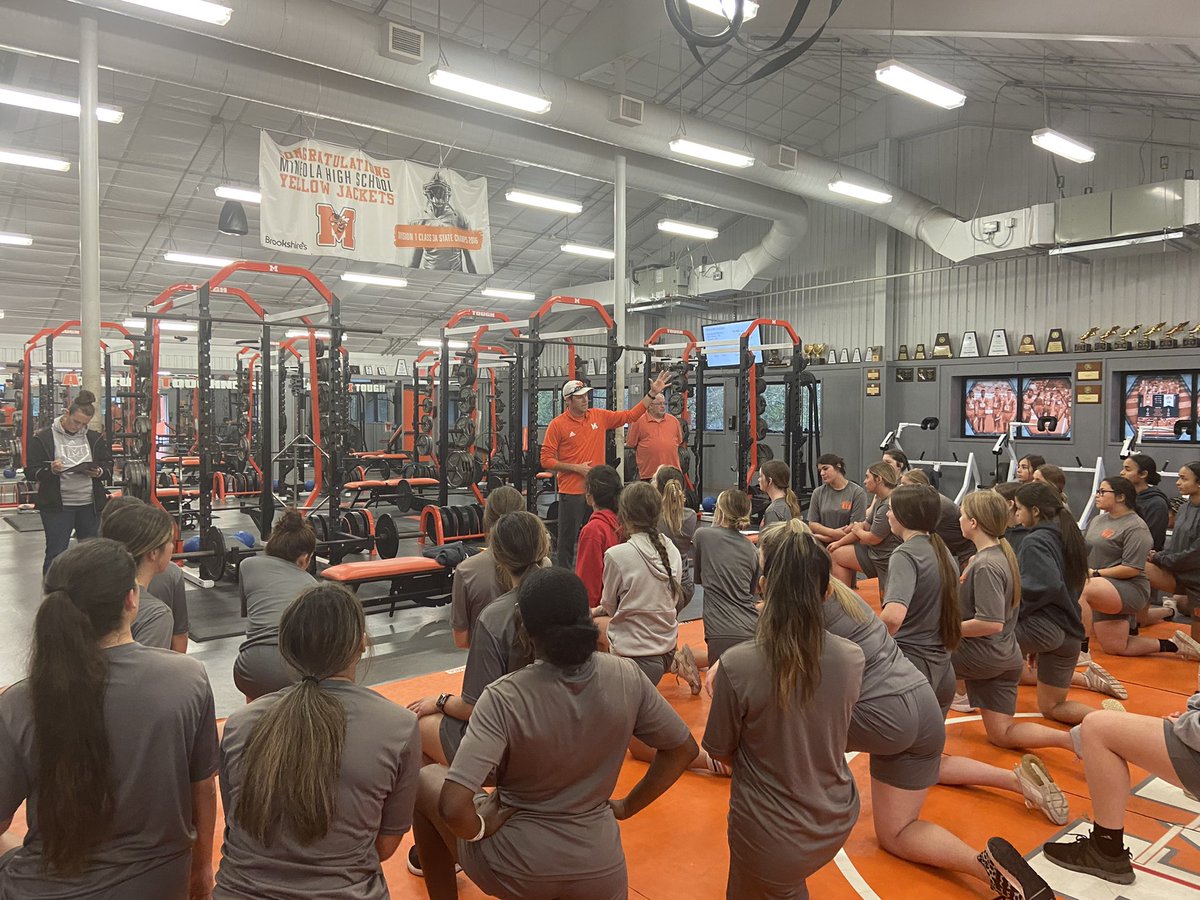 thejacketsnest's tweet photo. Character Talk by Daven Murphree about not being a “Luke Warm” athlete. #charactertalks #mineolatough @coach_LB1 @aaron_slider @CodyMize https://t.co/PrFbrbfdw3