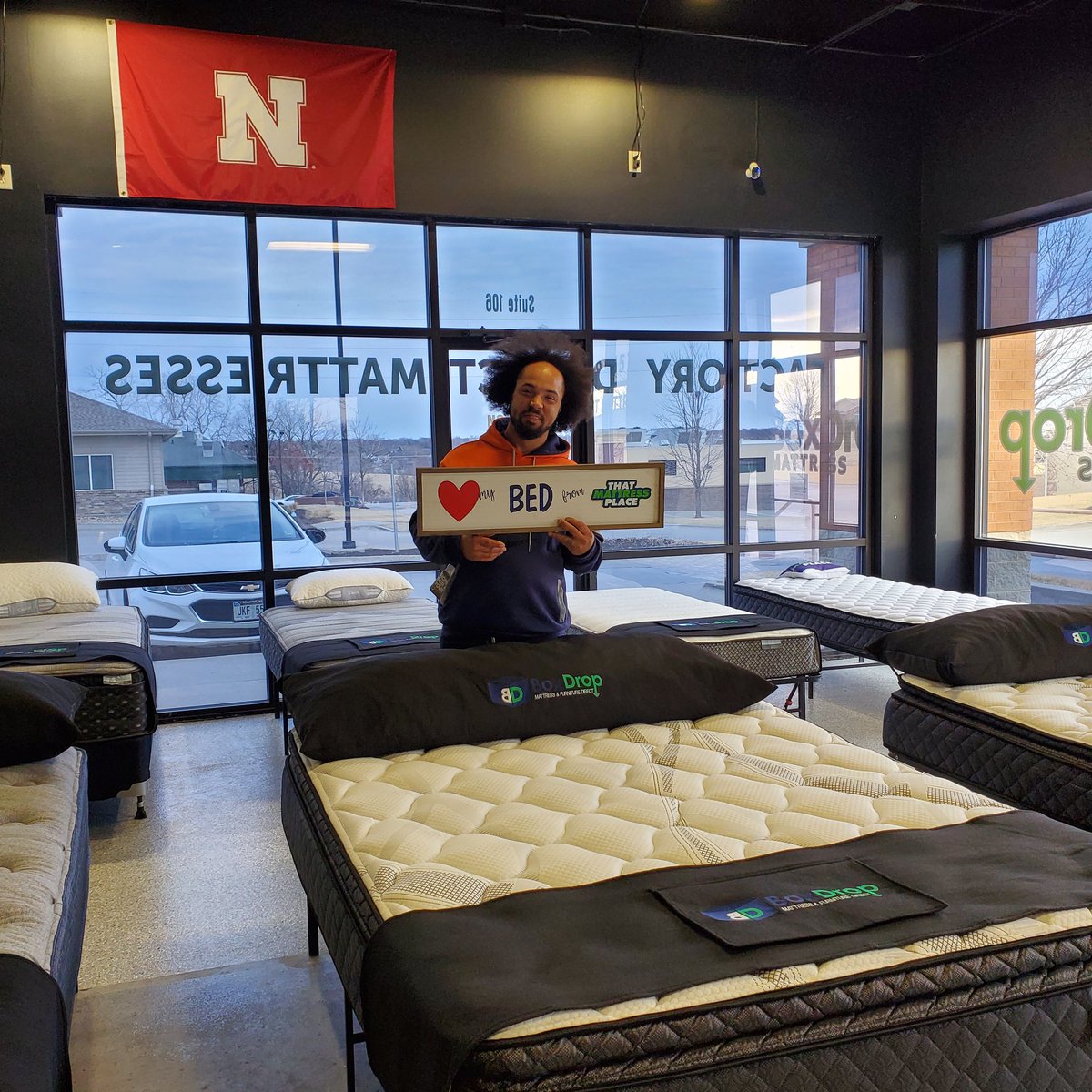 OmahaBoxdrop's tweet image. Thank You Raymond for stopping by, trusting us and shopping local! He decided to upgrade his sleep and get a brand new pillowtop king mattress from @OmahaBoxdrop! 😴 Save Money &amp;amp; Shop Local Like Raymond 😎