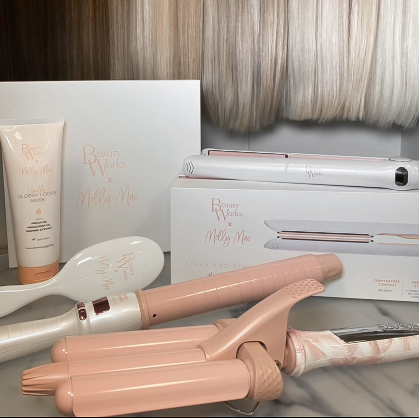 beauty_works's tweet photo. 💕𝐆𝐈𝐕𝐄𝐀𝐖𝐀𝐘💕

We're giving you the chance to #WIN a Molly-Mae styling tool of 𝙮𝙤𝙪𝙧 𝙘𝙝𝙤𝙞𝙘𝙚🙌

To enter:
✨Like &amp; RT post
✨Follow @beauty_works 

Closes on 25.03.22 at 11:59pm GMT. Winner will be contacted by DM by ONLY the participating brands’ official account https://t.co/jedvmBQpb9