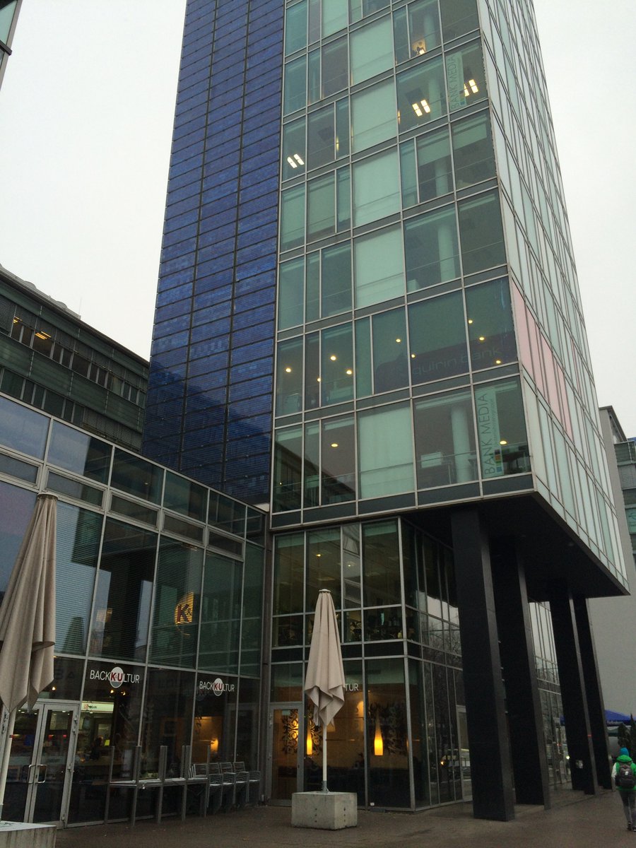 pmalbranche's tweet image. Les solutions sont là, un ex/jour: Les façades ou les toitures de nos immeubles permettent l&apos;autoconsommation, réduisent la part des coûts fluctuants et économisent les fossiles en Europe. Solidarité avec l&apos;Ukraine #BIPV 
 #StandWithUkraine️ #SolarIsOurSolution #Solaire