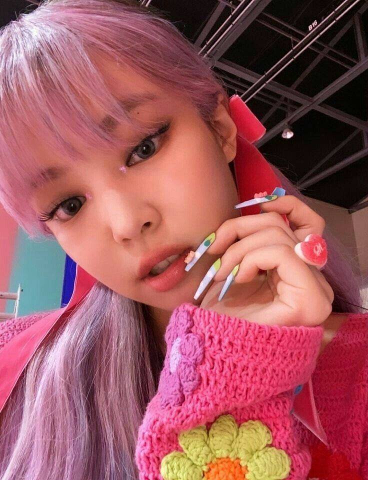 G0THRUBY's tweet photo. thinking about this jennie kim https://t.co/YNZUlN2fKd