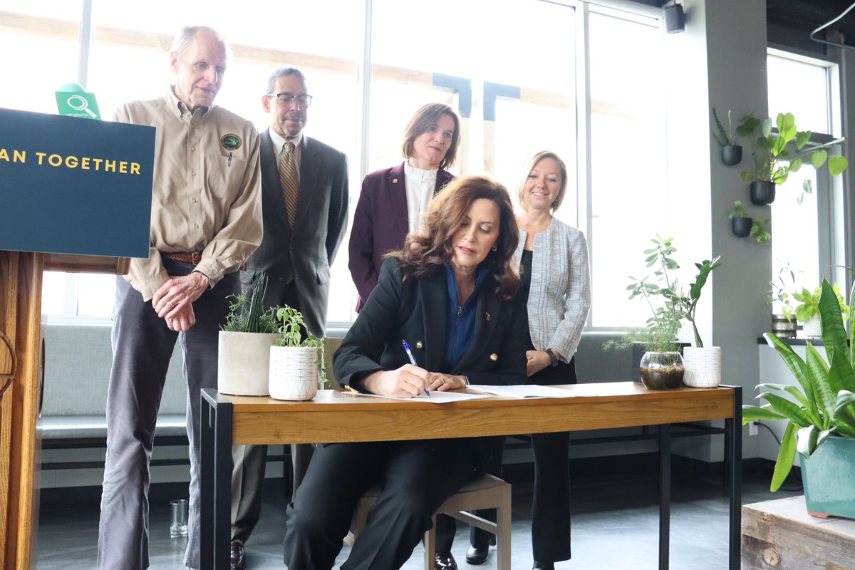 Today’s the day, Michigan! I’ve signed the Building Michigan Together Plan. I can’t wait to see this plan, which includes the largest infrastructure investments in state history, in action! ✍️