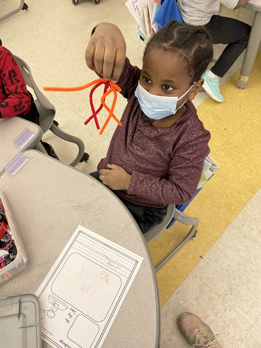 mrsmichelSL's tweet photo. Spiders, cats, and candy canes, oh my! Todays STEM enrichment required scholars to think of ways to transform their pipe cleaners into a special creation. Check out some of these cool designs! 

@SyracuseSchools @syracuselatin @MrsGiannuzziSL https://t.co/t3aPIJxgWc