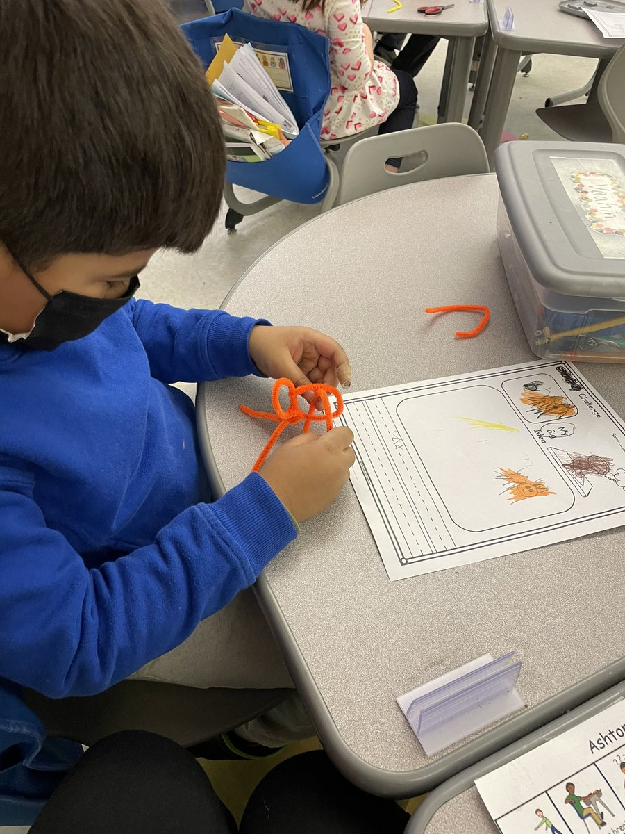 mrsmichelSL's tweet photo. Spiders, cats, and candy canes, oh my! Todays STEM enrichment required scholars to think of ways to transform their pipe cleaners into a special creation. Check out some of these cool designs! 

@SyracuseSchools @syracuselatin @MrsGiannuzziSL https://t.co/t3aPIJxgWc