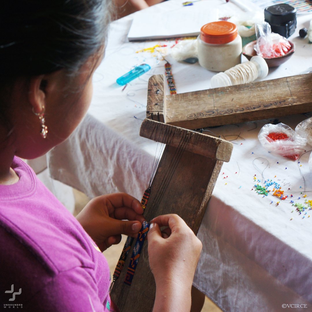 🧵Within Indigenous cultures the making of traditional handcrafts reinforces cultural identity and fortifies intergenerational bonds. #handmade #WomensHistoryMonth #nature #IndigenousPeoples #art #family  bit.ly/3wVfvk5
