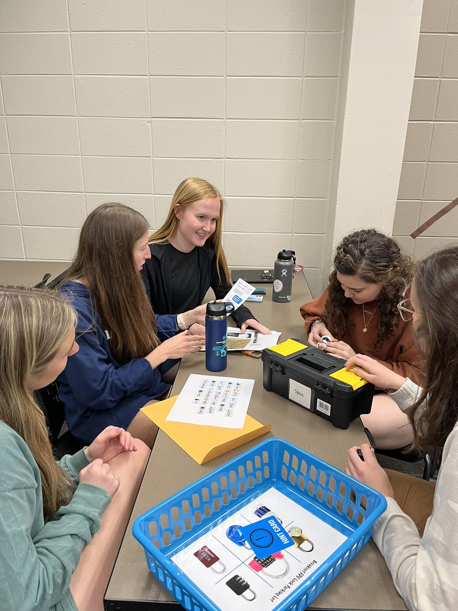 Amy Hoaglund tweet media