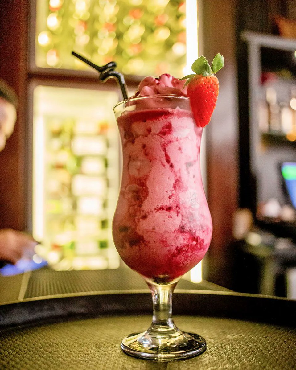Shirolagos's tweet photo. Cool off with the Berry Patch cocktail 🍓 
📸: @segunadewale_

#ShiroLagos #ExperienceShiro #signaturecocktails #craftcocktails #PanAsian #Birthday #BirthdayCelebration #LagosRestaurants #LagosNights #DateNight #Sushi #Japanese #Dinner #Interior #InteriorDecor #Finedining https://t.co/kVPfNDE4u3