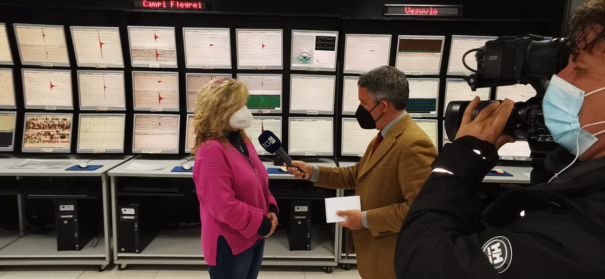 La scossa di magnitudo 3.6 nei #CampiFlegrei è stata la più forte degli ultimi 37 anni. Effetto del #bradisismo che ha portato negli ultimi 16 anni a un sollevamento del suolo di 92 centimetri. 19.35 <a href="/TgrRaiCampania/">Tgr Rai Campania</a> @Rai3 con direttrice #OsservatorioVesuviano <a href="/INGVvulcani/">INGVvulcani</a>