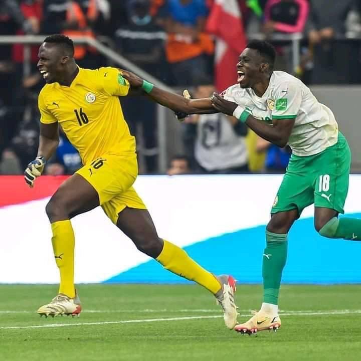 Fsfofficielle's tweet image. Two different games, same old Edou. Qatar we’re coming. #TheBest 🥇♥️