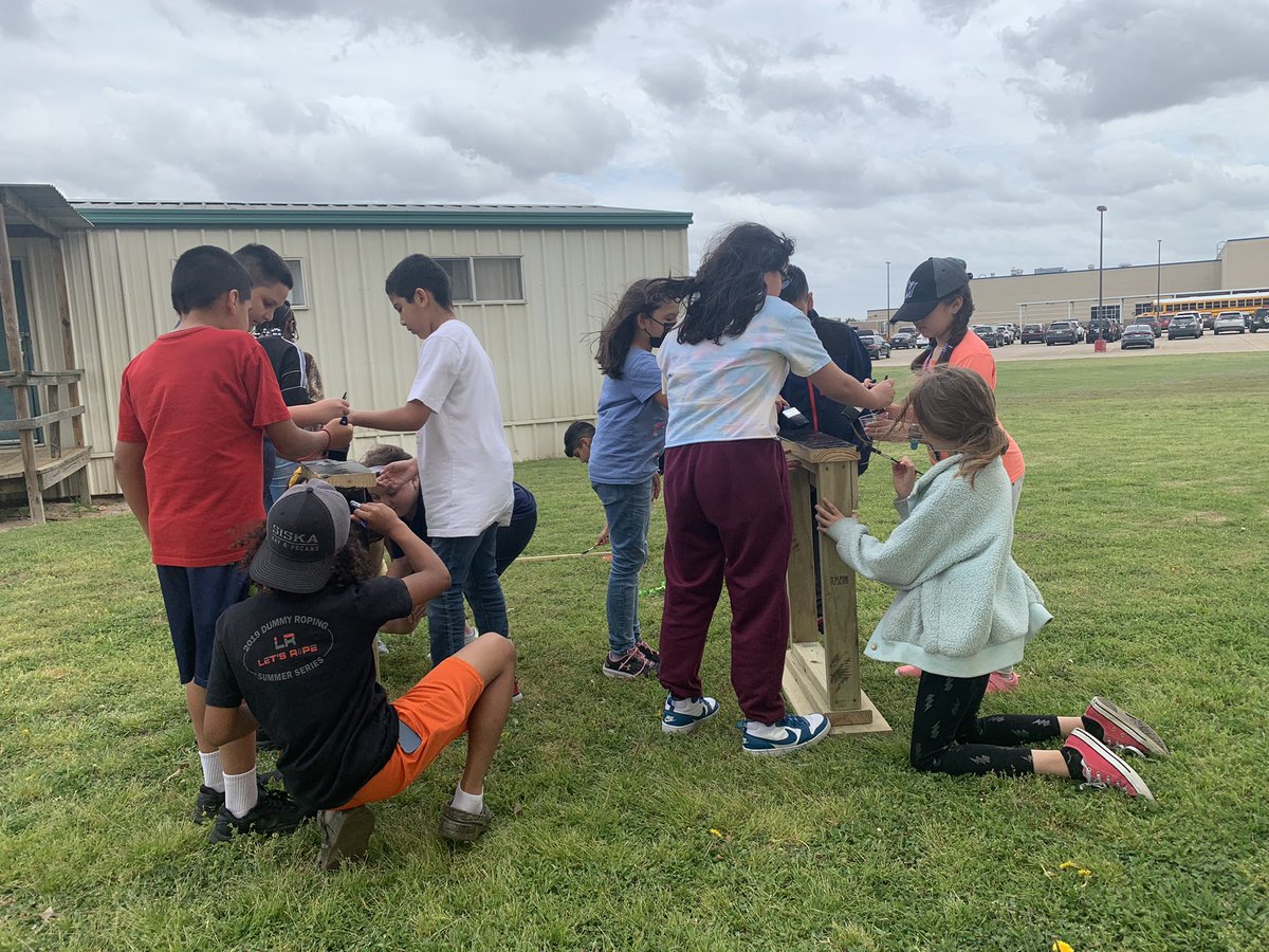 MrsPStanley's tweet photo. STEM Stu Co getting ready for the FFA parade! #stem #studentcouncil #stuco #royalisd https://t.co/TpfRR7aQrf