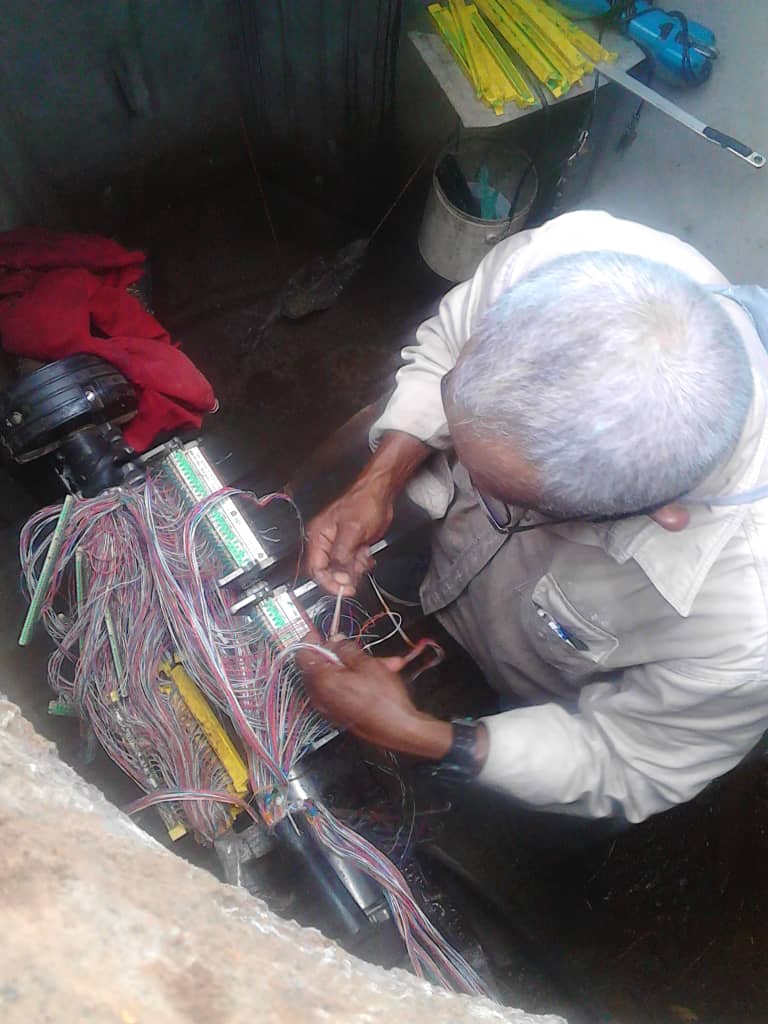salaprensaCantv's tweet photo. #30Mar Cantv reconectó servicios de telecomunicaciones a 300 usuarios en las comunidades Arismendi y Las Batallas, San Félix #Bolívar, tras solventar afectación generada por el impacto de un vehículo contra el Armario de Distribución Secundaría que conecta a estas comunidades https://t.co/mlEftlTbcQ