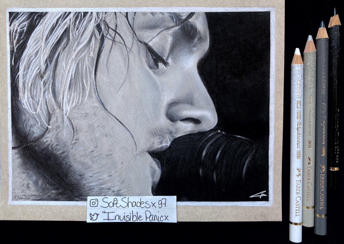 InvisiblePanicx's tweet photo. A 4-part drawing; Michael’s details ✨

I’m a complete mess over tour starting so soon already! But never too much of a mess to stop drawing, so here we are ✌🏻 https://t.co/v4cF8iNodr