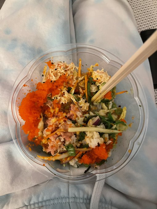 Too much tobiko? The limit does not exist https://t.co/XISgr6ZBZp<a href="/tag/caturday"class="tags"><span>#caturday</span></a>