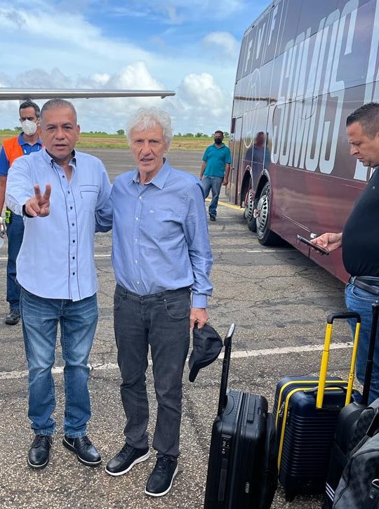 amarcanopsuv's tweet photo. Dimos lo mejor muchachos de la @SeleVinotinto Ahora es qué hay fútbol en Venezuela . Nosotros en Bolívar estamos listos para seguir recibiéndolos . Esta es su casa !!! @NicolasMaduro @FVF_Oficial @pinfantea @TareckPSUV @MervinMaldonad0 @delcyrodriguezv https://t.co/4JSPalGTGm
