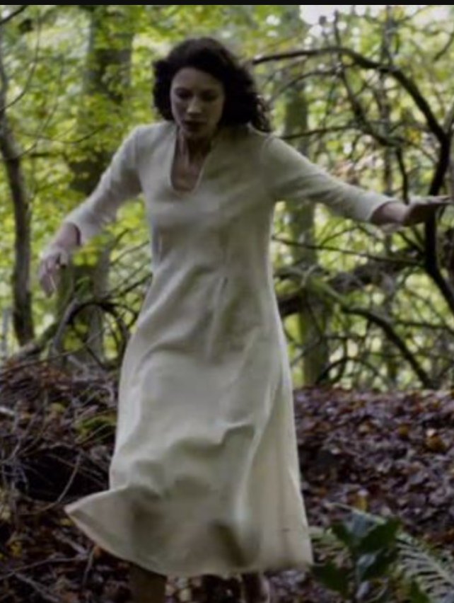 Lostbutfound101's tweet photo. *Open RP*

•All I can do is watch my feet as I run down the hill. Leaves and branches crunching and my breathing get caught in my throat. I try not to pay attention to the gun shots all around me. I'm just trying to get to a safe place and find out where I am and where Frank is. https://t.co/oJRqjkNYaK