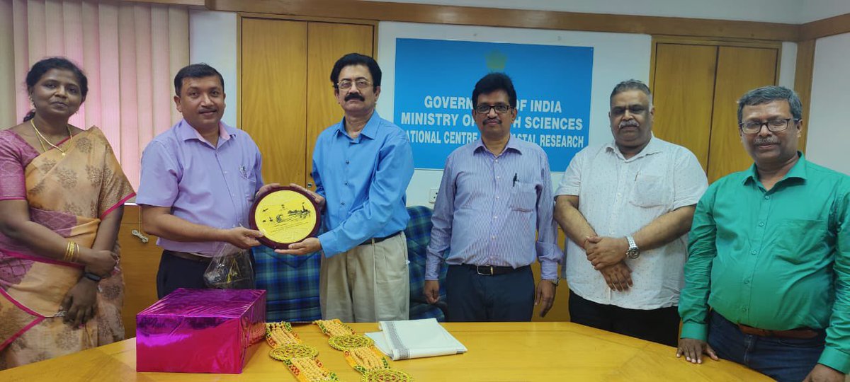 Today (30.03.2022) the entire NCCR team bid farewell to @drrvenkatesan1 who superannuated after 35 years of yeoman service at @CSIRNIOGoa @MoesNiot and as regional coordinator for @sacep_org #MyMoES @moesgoi @MoesNiot @MVR_NCCR