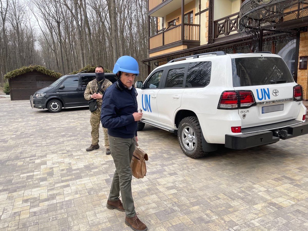 rafaelmgrossi's tweet photo. Wrapping up busy day of very intensive and productive meetings with senior Ukrainian government officials at South Ukraine Nuclear Power Plant today.
@IAEAorg expert teams and additional safety equipment will arrive very soon to #Ukraine’s nuclear facilities. https://t.co/S2l8ogcNAe
