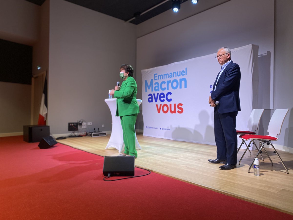 jeunesmacron34's tweet photo. 🗣 Hier les #Jam34 étaient avec les @JeunesMacron11 pour un meeting avec @R_Bachelot
Un moment d’échange et de débat avec notre Ministre sur le bilan d'@EmmanuelMacron @JeunesMacron #Presidentielle2022 #macron2022 #jam https://t.co/iAXPaiNsx0