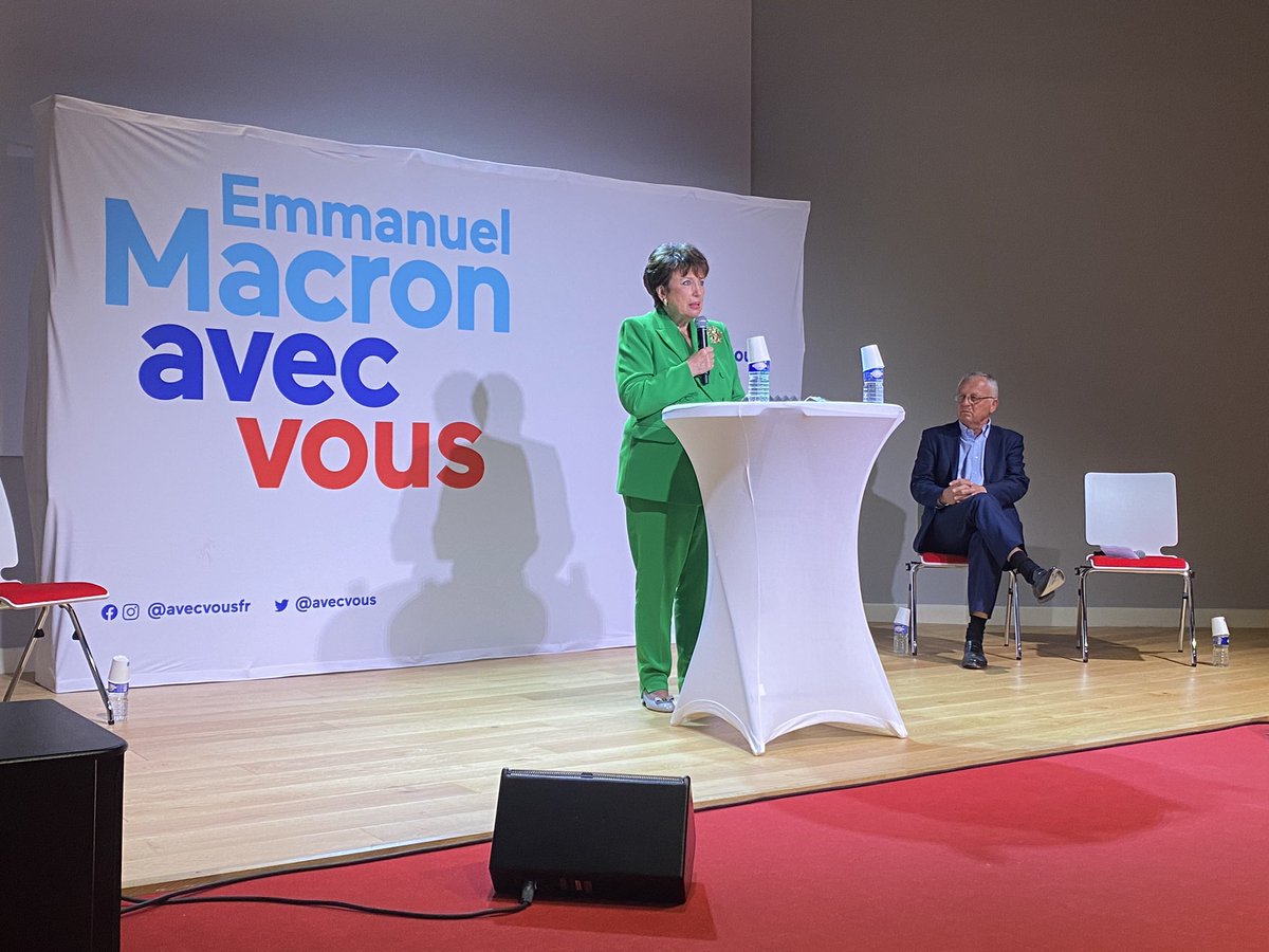 jeunesmacron34's tweet photo. 🗣 Hier les #Jam34 étaient avec les @JeunesMacron11 pour un meeting avec @R_Bachelot
Un moment d’échange et de débat avec notre Ministre sur le bilan d'@EmmanuelMacron @JeunesMacron #Presidentielle2022 #macron2022 #jam https://t.co/iAXPaiNsx0