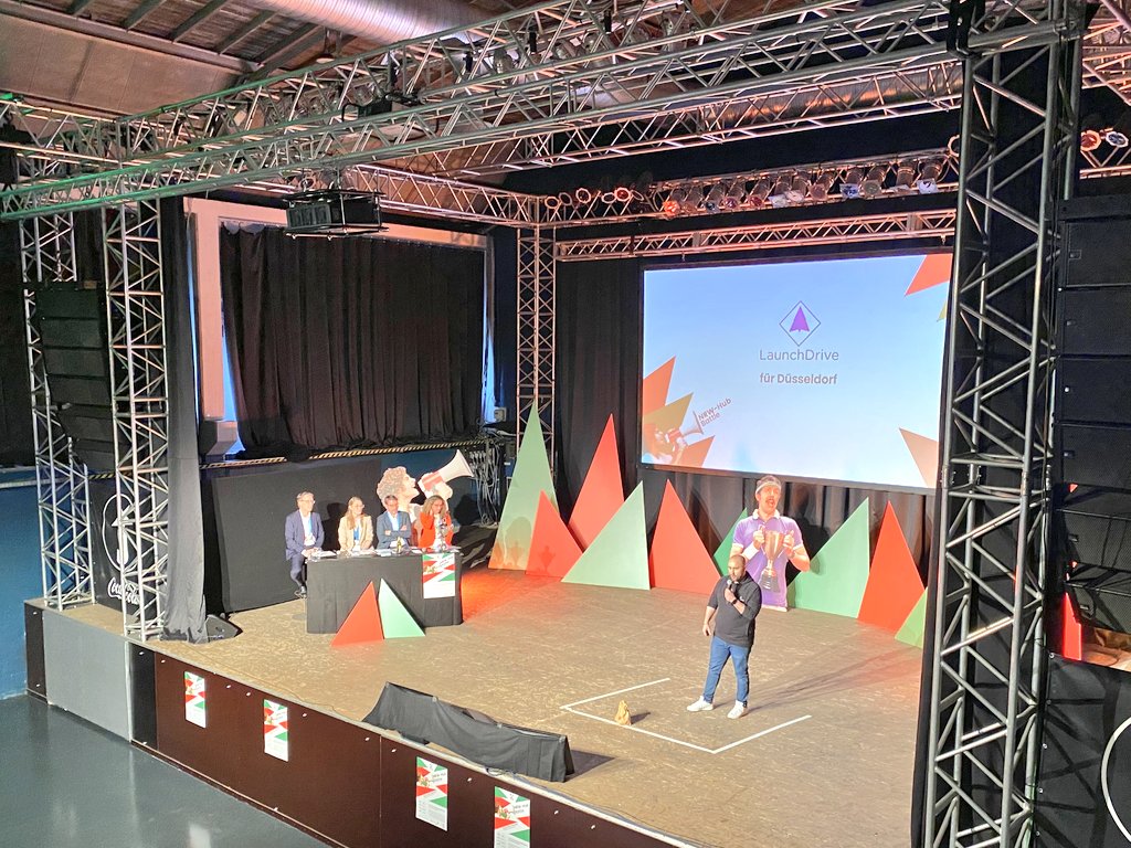 DigitalHubMs's tweet photo. Und go für #LaunchDrive aus Düsseldorf. Eine Software, um Produkte bereits vor der Markteinführung zu testen. https://t.co/dBjkSnqXDx #NRWHubBattle @digihub_de https://t.co/JvjZUDFtEt
