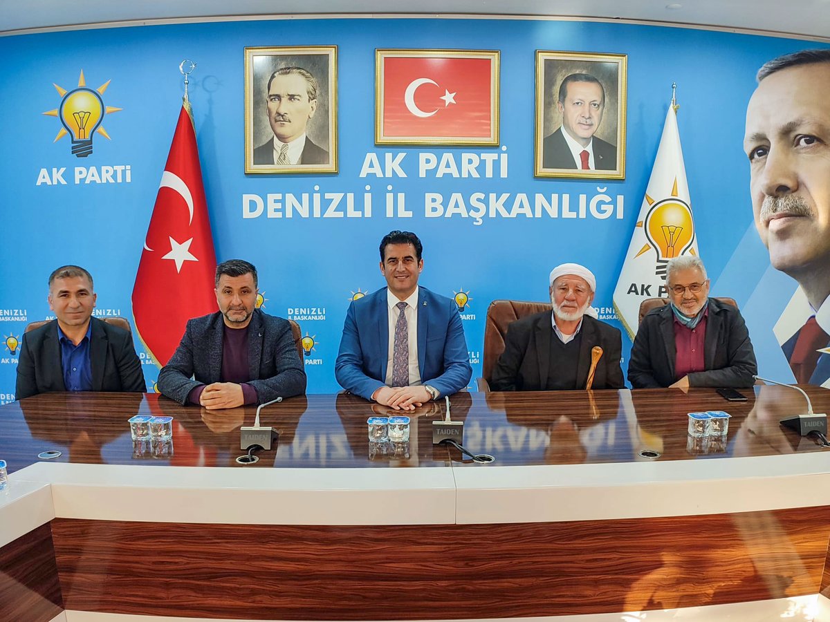 akpartidenizli's tweet photo. İl Başkanımız Sayın Yücel Güngör, Batman ilinden Molla Muhammed Ali Koyun ailesini il başkanlığımızda kabul etti.

Nazik ziyaretleri için kendilerine teşekkür ediyoruz. https://t.co/eMrw2zzatI