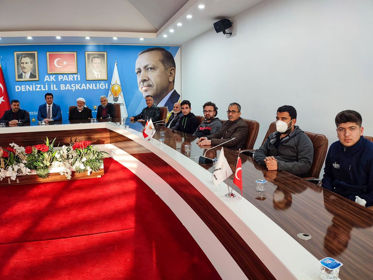 akpartidenizli's tweet photo. İl Başkanımız Sayın Yücel Güngör, Batman ilinden Molla Muhammed Ali Koyun ailesini il başkanlığımızda kabul etti.

Nazik ziyaretleri için kendilerine teşekkür ediyoruz. https://t.co/eMrw2zzatI
