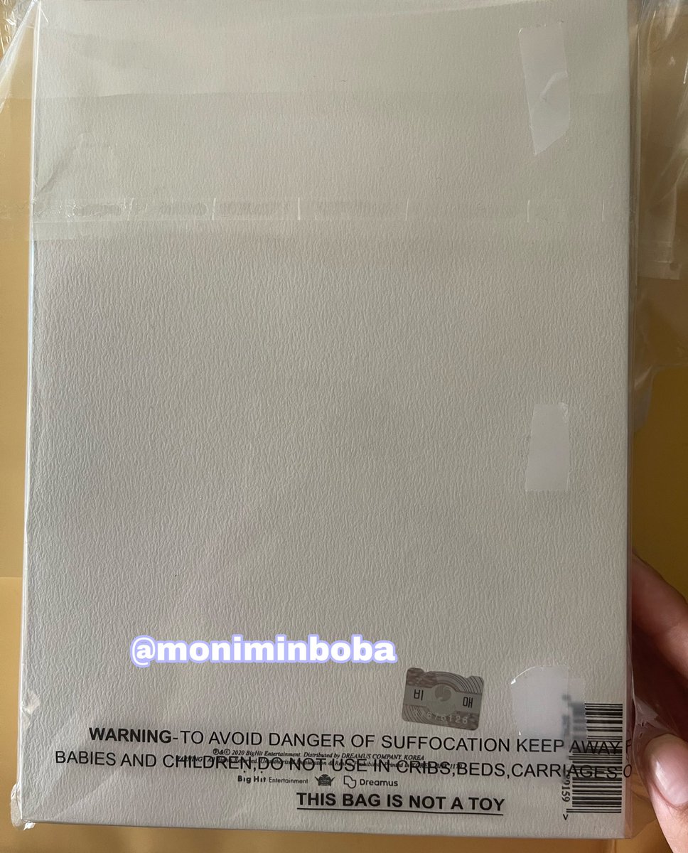 moniminboba's tweet photo. Hey guys,
If anyone is interested I am selling a BTS BE signed album. It does come with everything ( PCs, photobook, CD ) 
Honestly I’m taking any offers since I do need to sell it quickly. Please message me if you are interested https://t.co/76p2cO7ayO