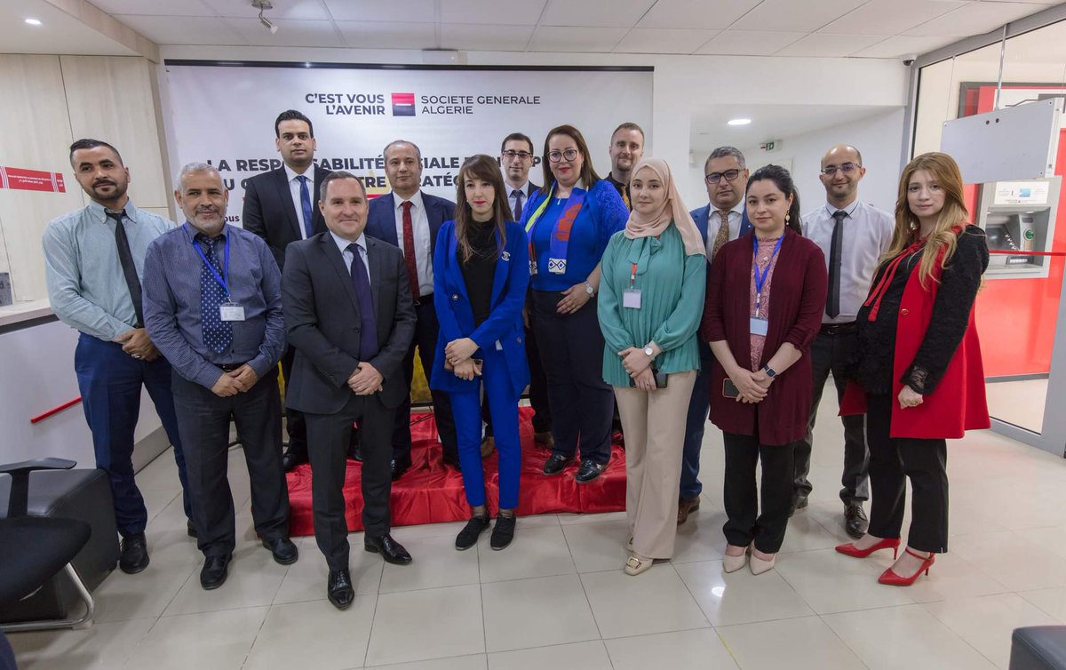 SG_Algerie's tweet photo. Nous sommes fiers d’inaugurer notre centre d’affaires Hassi Messaoud 100% #solaire 100% #digitale, en présence de Julien Strenzy, président du directoire de @SG_Algerie, des cadres de la banque et de nos amis des médias. https://t.co/5ZZ8P8nOs3
