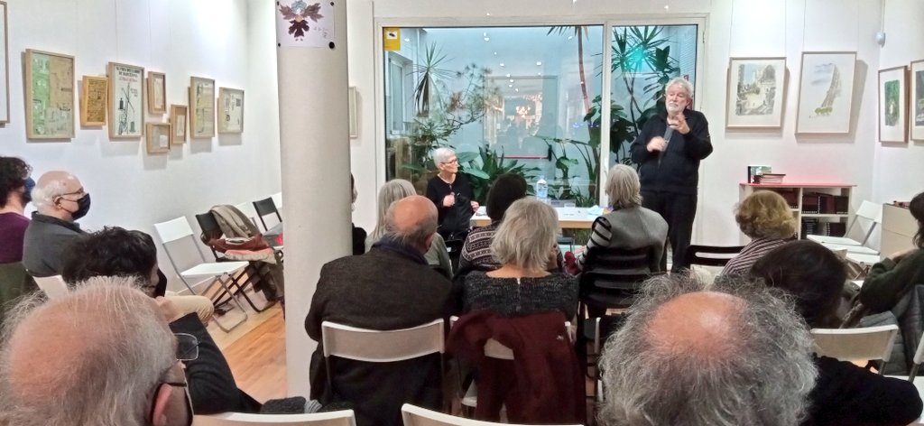 ara mateix D'ON SORGEIX DE VEGADES UN BRAÇ D'HORITZÓ de #DeniseDesautels amb la poeta i el traductor @aclapesf a @JaimesLlibreria #alabatre #poesia