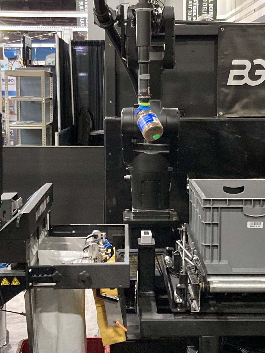 DCVelocity's tweet image. The March Madness tourney overlapped with #MODEX2022 so the @BerkshireGrey autobagger arm was shooting hoops