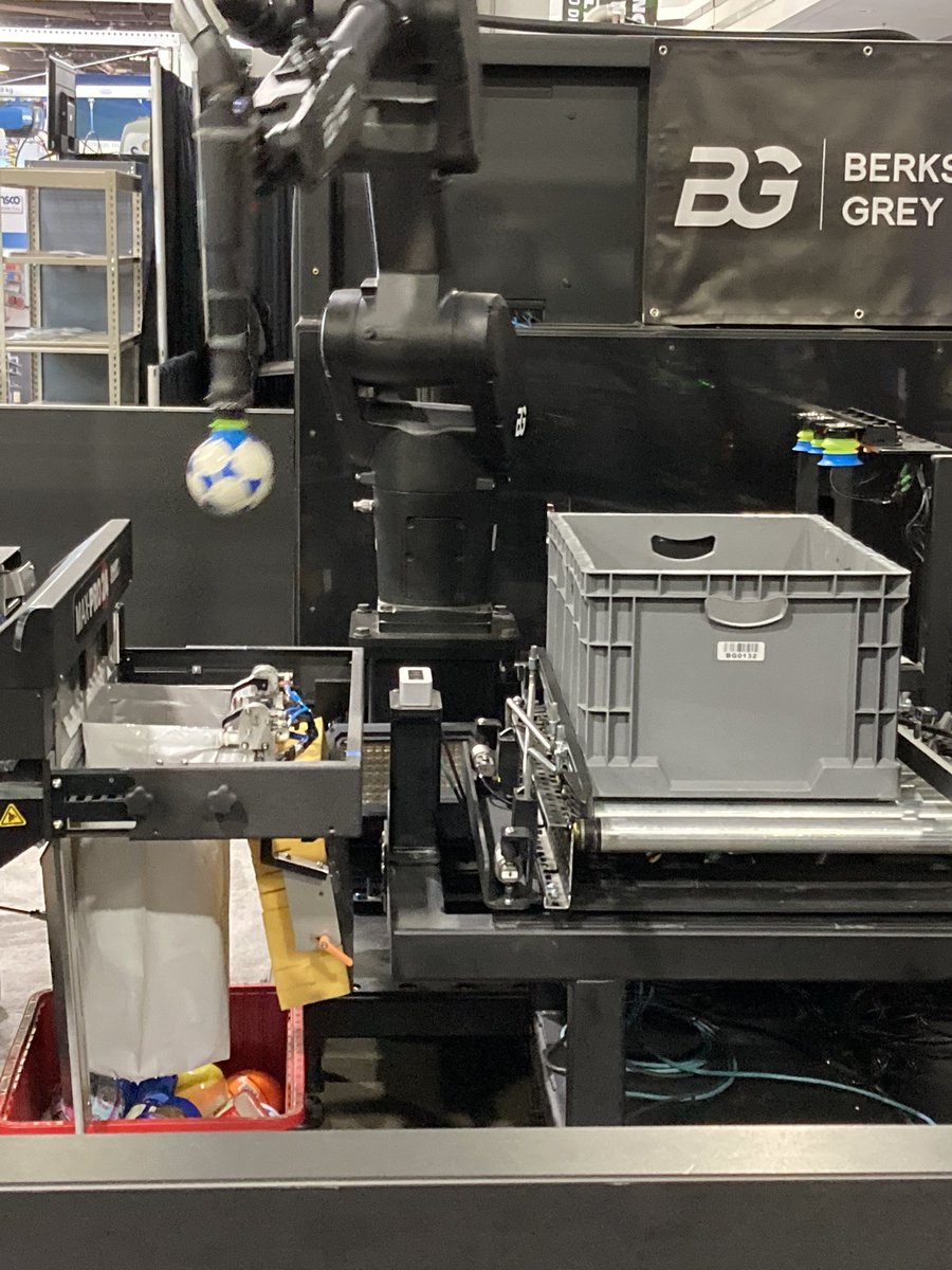 DCVelocity's tweet image. The March Madness tourney overlapped with #MODEX2022 so the @BerkshireGrey autobagger arm was shooting hoops