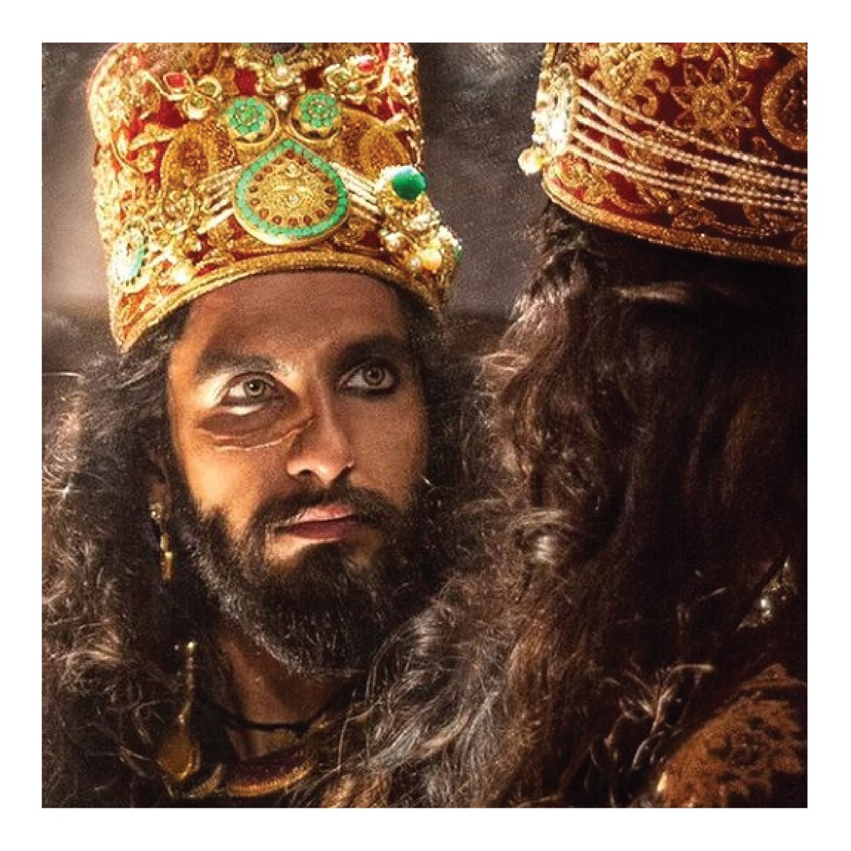 AishwaryaParse4's tweet photo. KHILJI- a perspective
.
Inspired from an Indian period drama by Sanjay Leela Bhansali, based on the poem by the same name 'Padmaavat' by Malik Muhammad Jayasi.✒️
.
Have you ever been in one-sided love?
.
#mirror #padmavat #allaudinkhilji #adaptation #bindmoggle #RanveerSingh https://t.co/v9dTyTCC4F