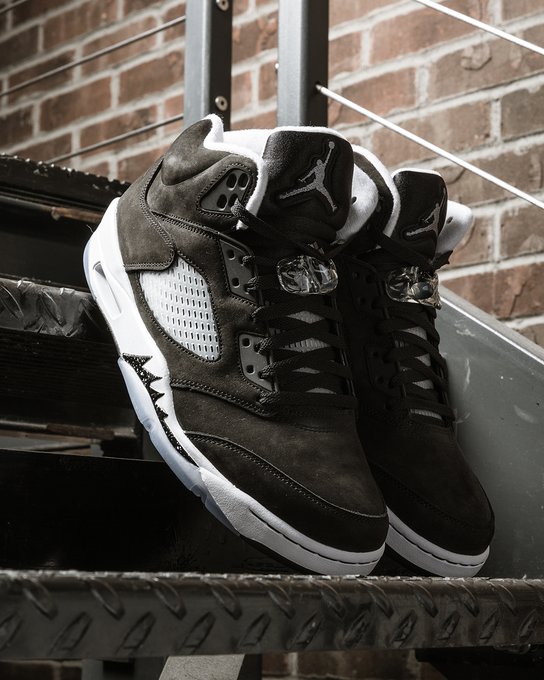 SOLELINKS's tweet photo. Ad: Last sizes on Nike US
Air Jordan 5 Retro 'Moonlight'

Mens:https://t.co/e4CGgFFYNq
GS:https://t.co/VMkGy9y8b0 https://t.co/UKfiQOpbKL