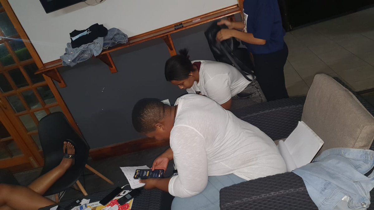 MahZet00's tweet image. #Libo #TeamLibo #Litbombs #BBMzansi @_libonjomba doing it for iDyani