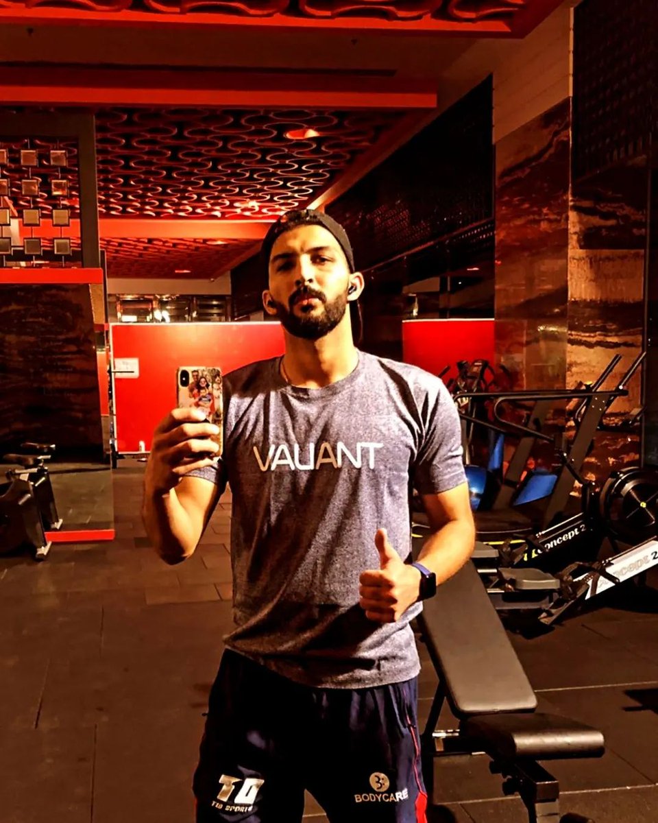 ValiantWorld's tweet photo. Recent click of our Valiant star @rishid100!!
#ValiantWorldWide #ValiantBrand #ValiantStar #RishiDhawan #PunjabKings #IPL https://t.co/VJhh78usy9