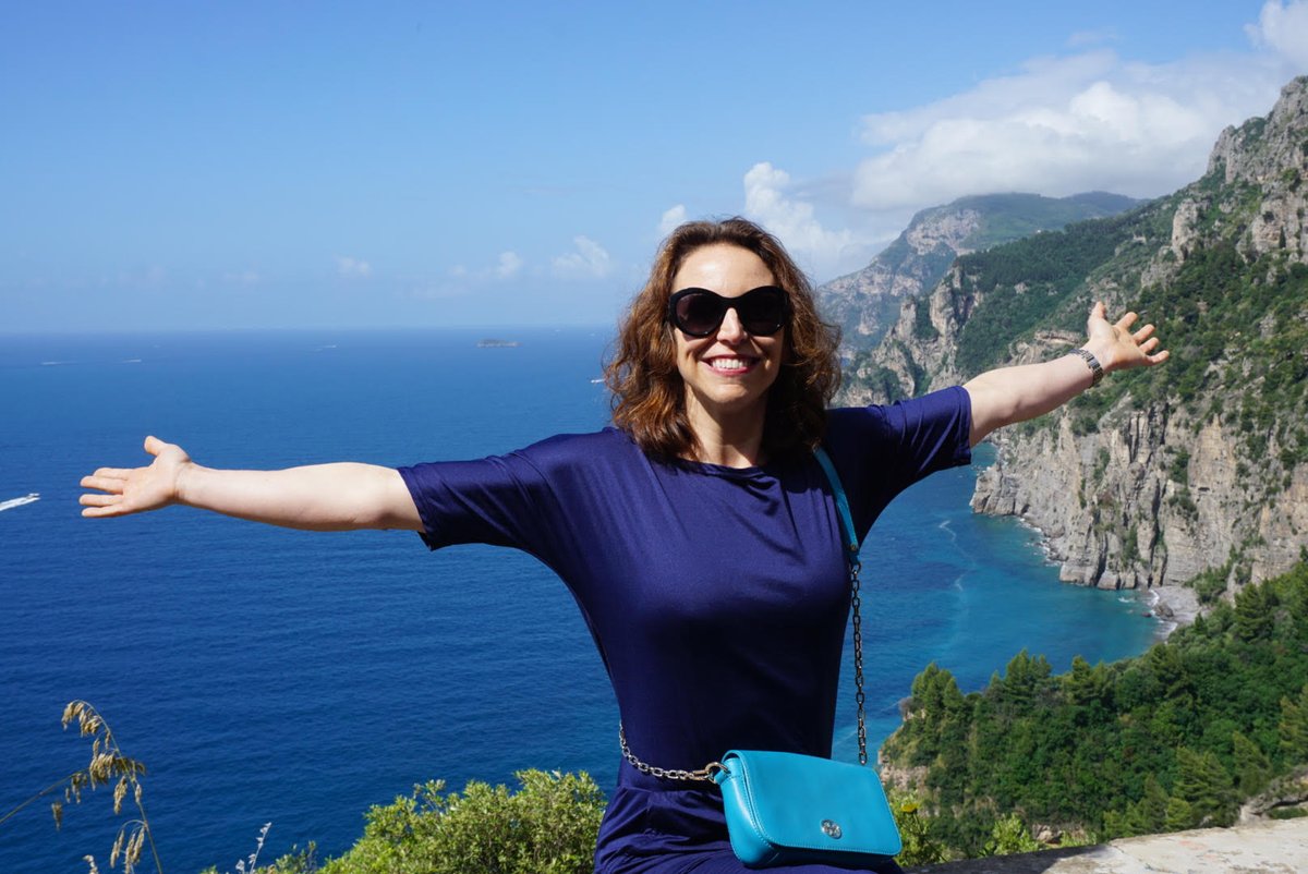 JSaig's tweet image. Not all heroes wear capes

Some work around the clock, save lives, bring life into the world, and put patient care first

Today, we honor the real heroes of humanity

Happy National Doctor’s Day!  Especially to my wife, Reagan (not on twitter)

#NationalDoctorsDay  #MedTwitter