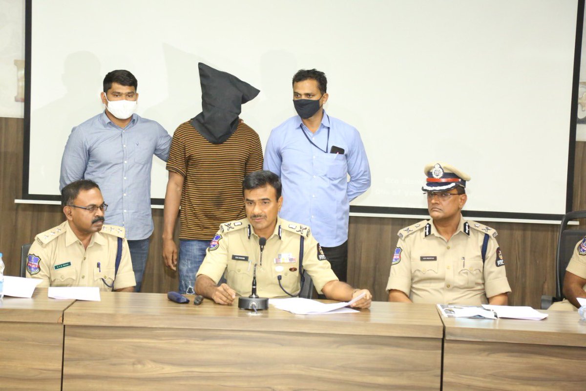 CPHydCity's tweet photo. Mahesh bank hack case necessitated a multi state hunt by 100 cops,unprecedent investigation expenses as hackers siphoned off Rs 12.48crore &amp; transferred to 500 accounts across https://t.co/fBovKoCQpE CCS arrested one of the master mind,21 accomplices already arrested over 2months https://t.co/JoZevzWAKj